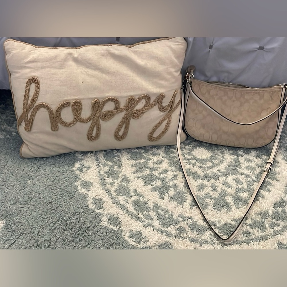 Coach Chelsea signature cross body purse
